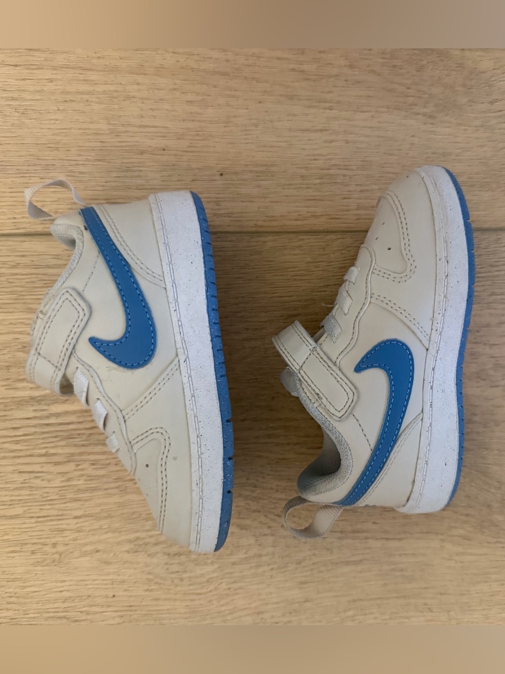 Nike Burroughs Court Low Cream and Blue Casual Sneakers with Hook-and-Loop Strap